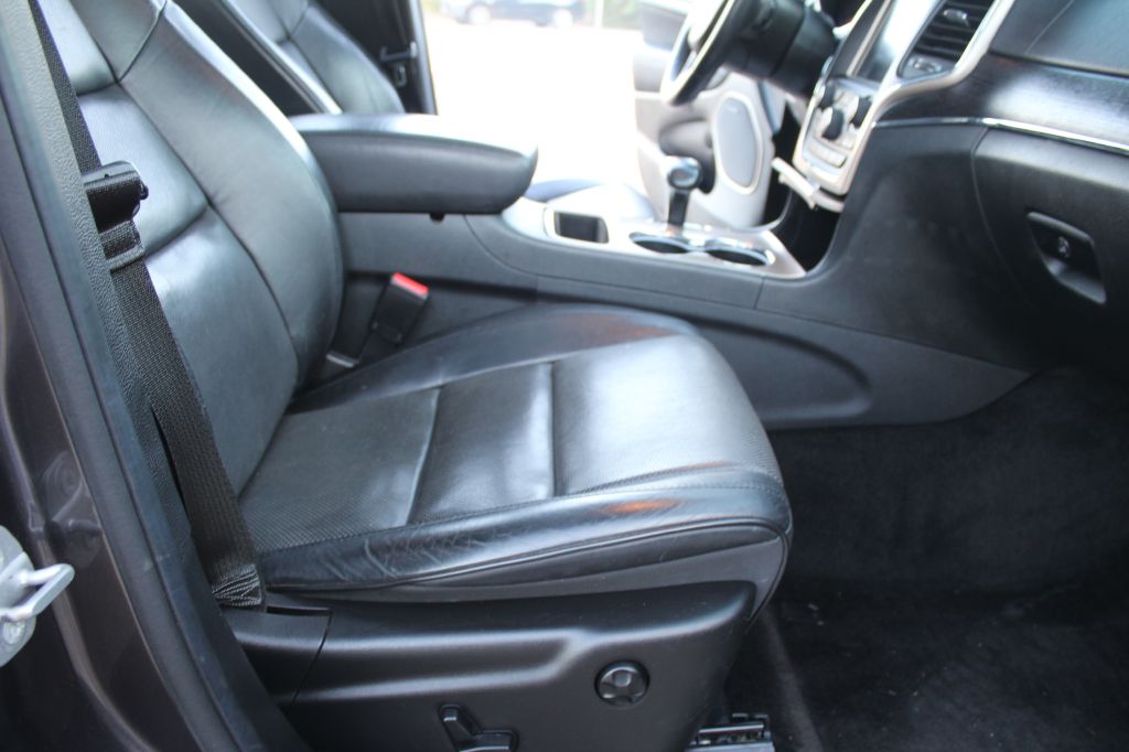 Photo 37 of this JEEP GRAND CHEROKEE