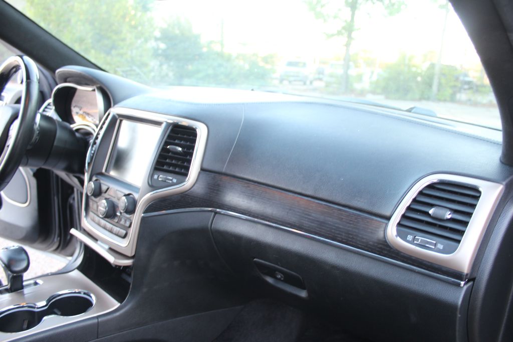 Photo 38 of this JEEP GRAND CHEROKEE