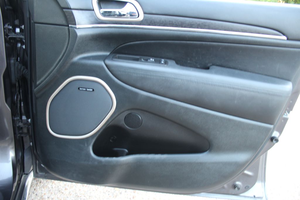 Photo 40 of this JEEP GRAND CHEROKEE