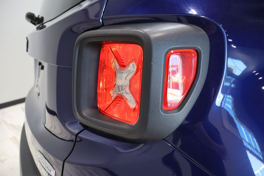 Photo 13 of this JEEP RENEGADE