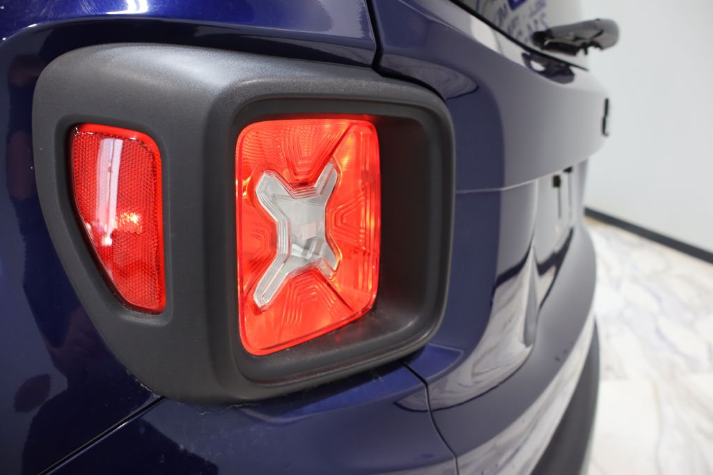 Photo 14 of this JEEP RENEGADE