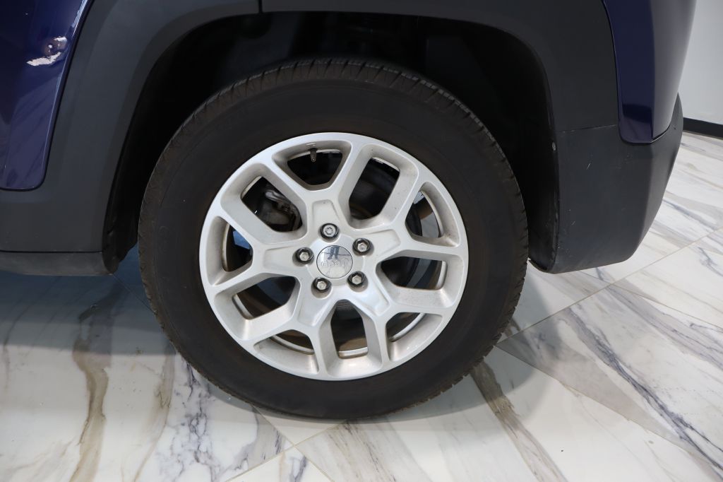 Photo 18 of this JEEP RENEGADE