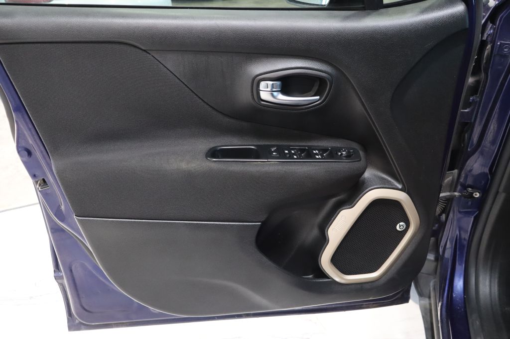 Photo 19 of this JEEP RENEGADE