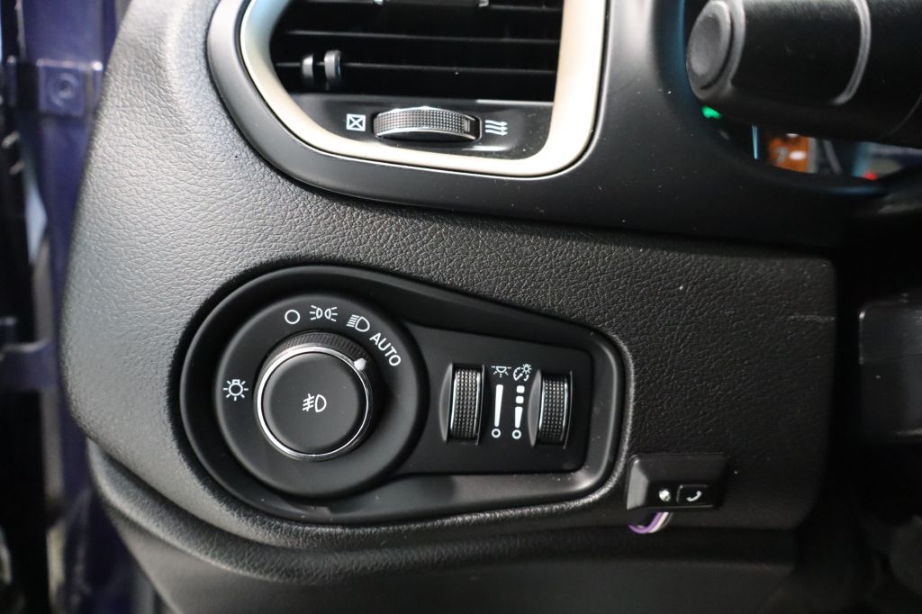 Photo 21 of this JEEP RENEGADE