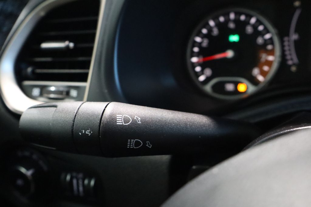 Photo 23 of this JEEP RENEGADE