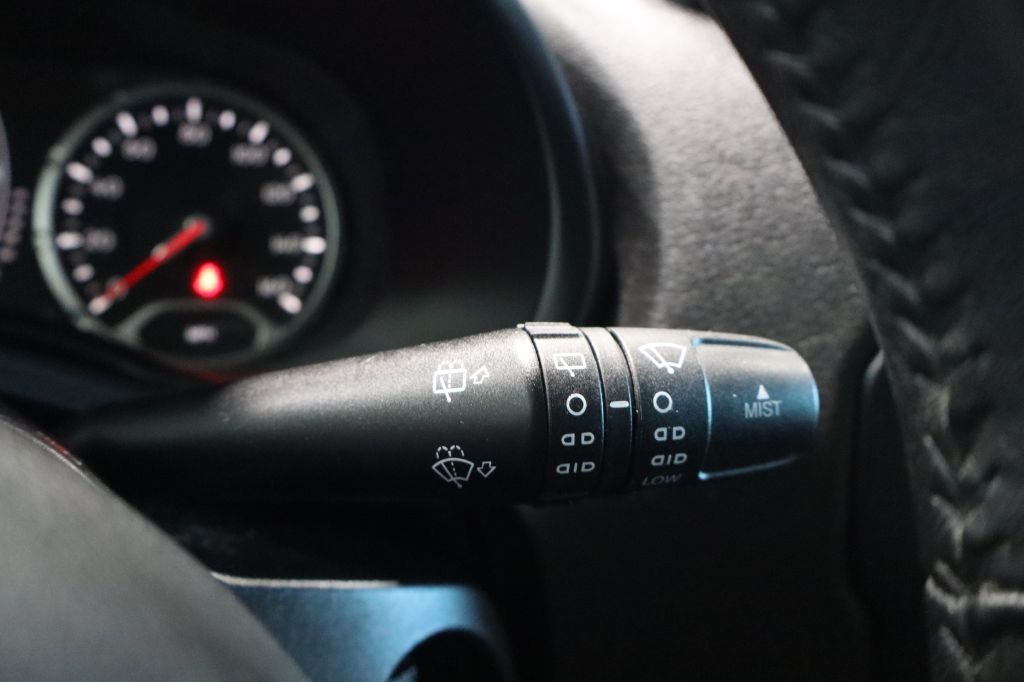 Photo 24 of this JEEP RENEGADE