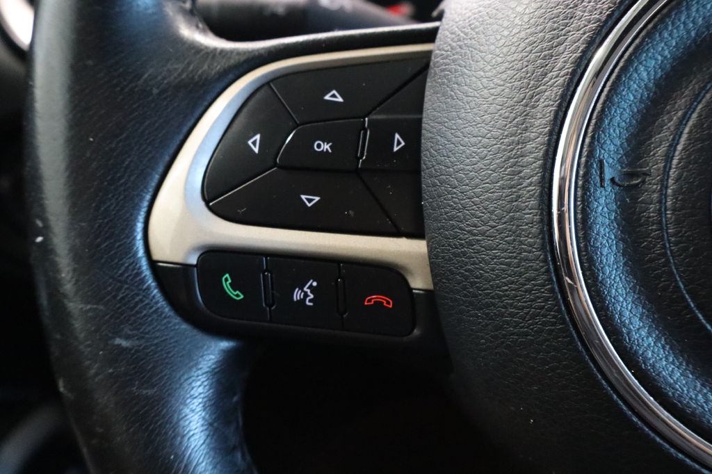 Photo 25 of this JEEP RENEGADE
