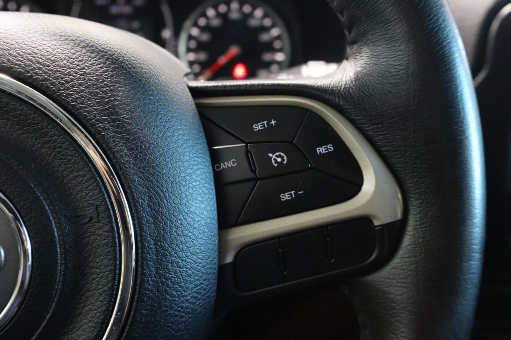 Photo 26 of this JEEP RENEGADE