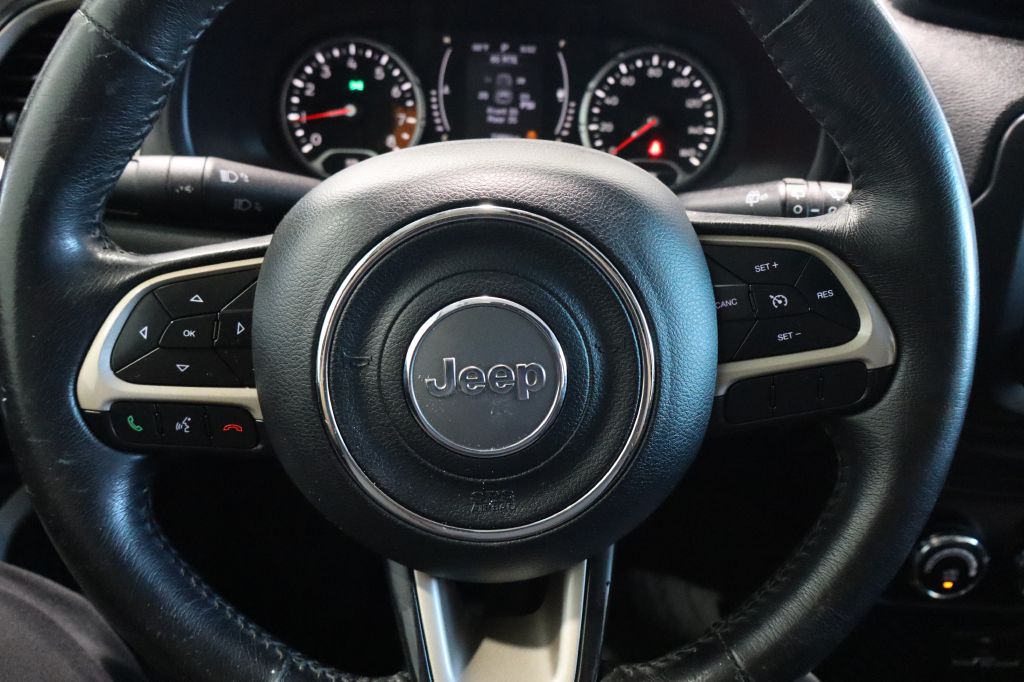 Photo 27 of this JEEP RENEGADE
