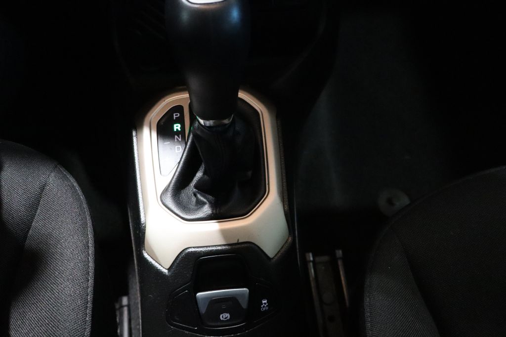 Photo 32 of this JEEP RENEGADE