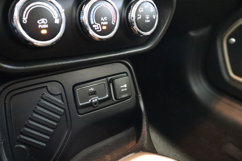 Photo 33 of this JEEP RENEGADE