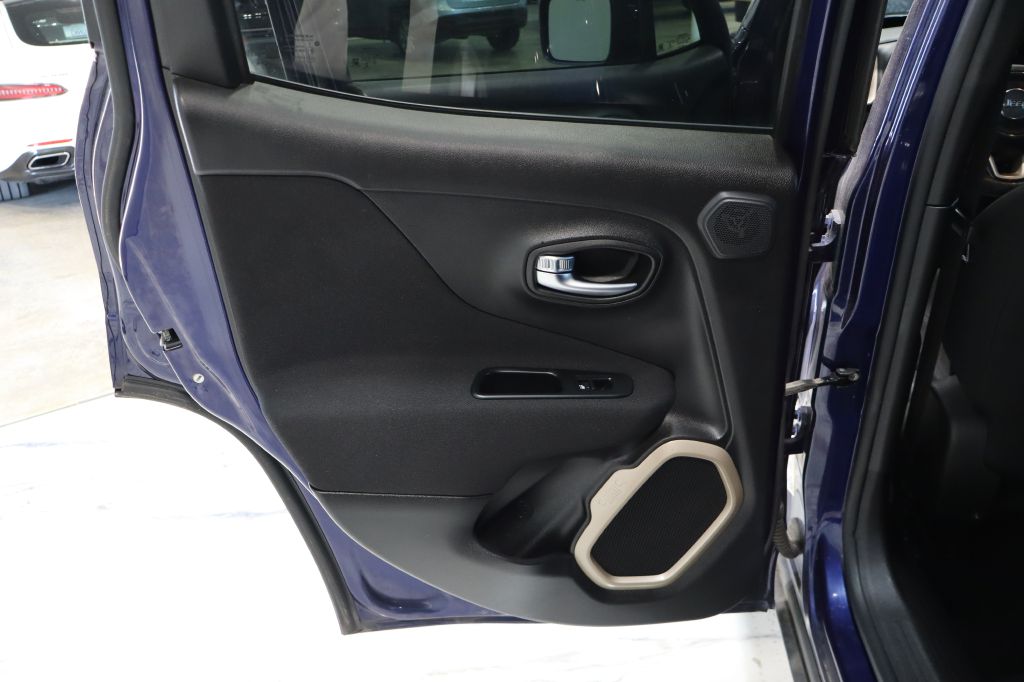 Photo 35 of this JEEP RENEGADE