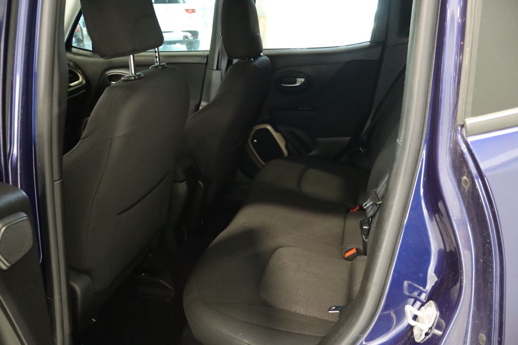 Photo 36 of this JEEP RENEGADE