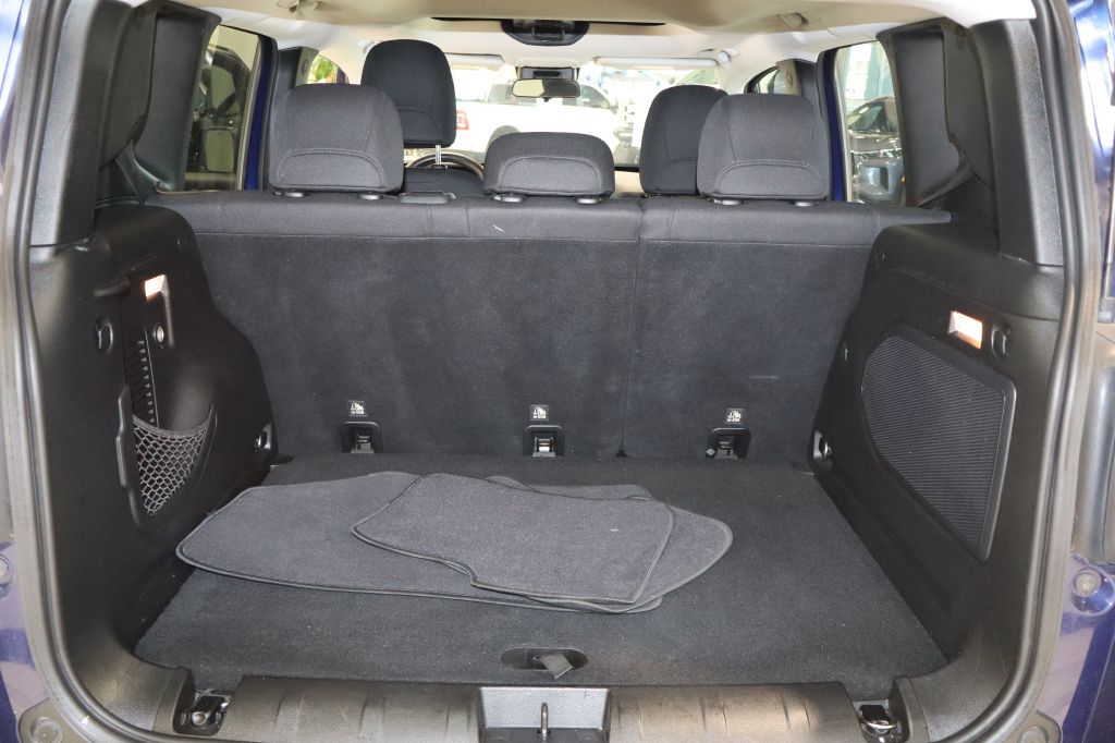 Photo 39 of this JEEP RENEGADE
