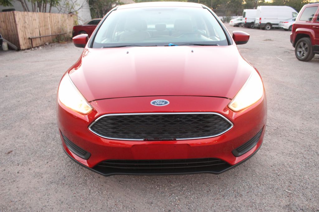 Photo 2 of this FORD FOCUS
