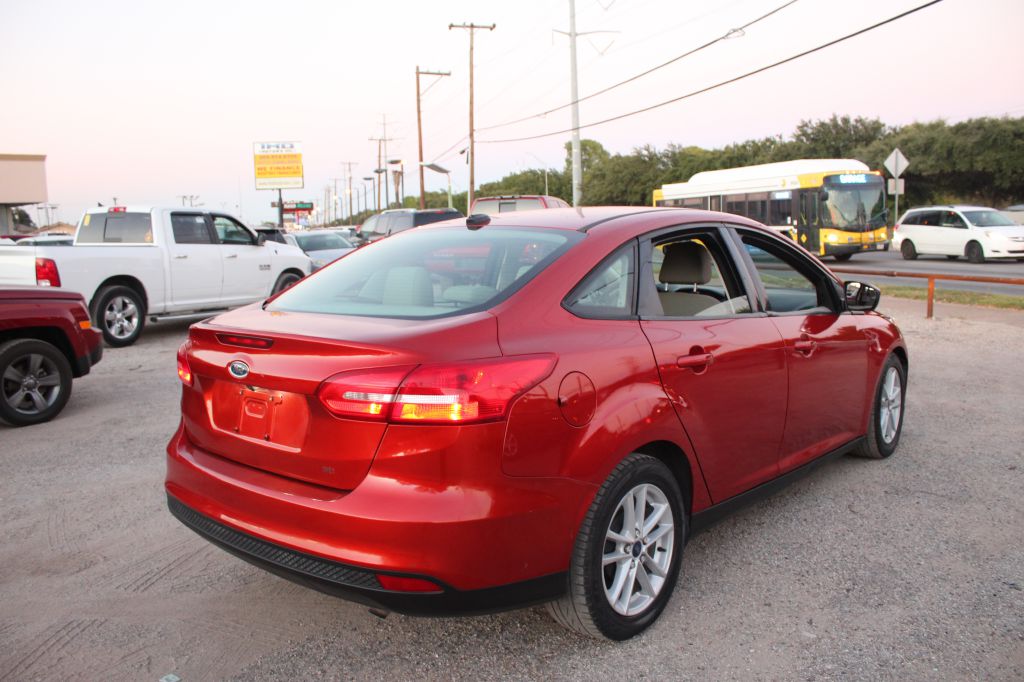 Photo 4 of this FORD FOCUS