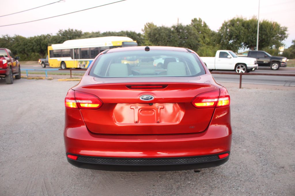 Photo 5 of this FORD FOCUS