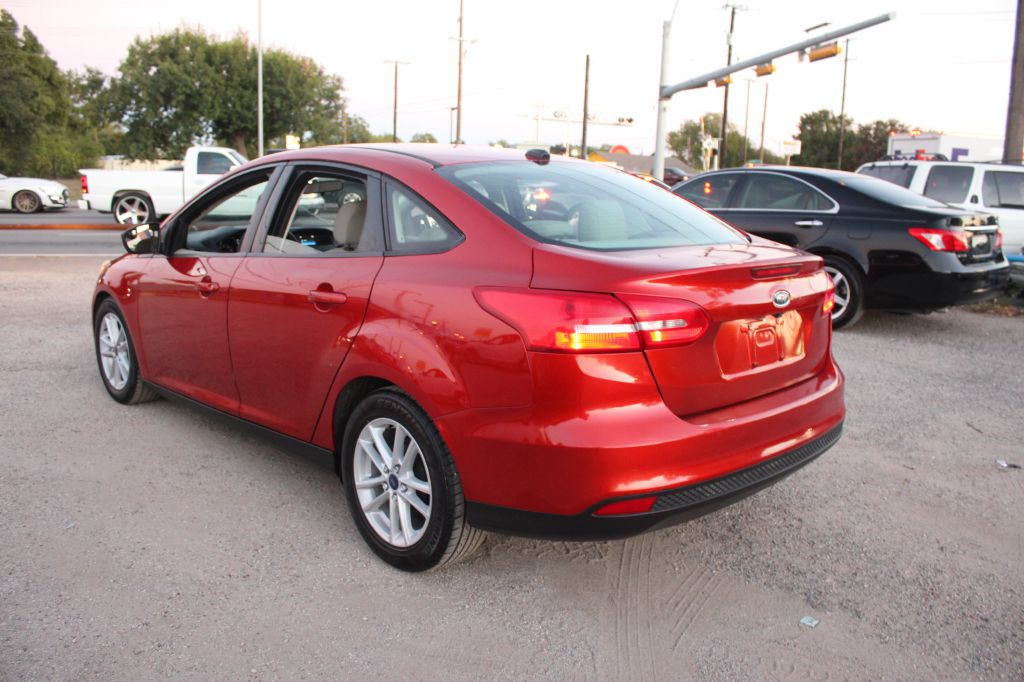 Photo 6 of this FORD FOCUS