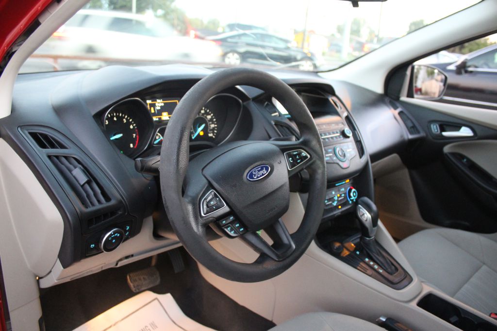 Photo 16 of this FORD FOCUS