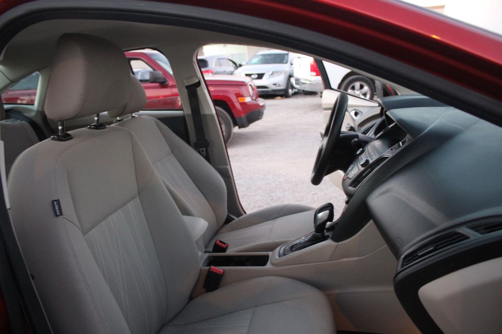 Photo 25 of this FORD FOCUS