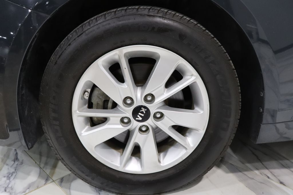 Photo 11 of this KIA OPTIMA