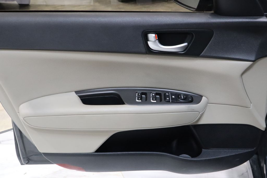 Photo 16 of this KIA OPTIMA