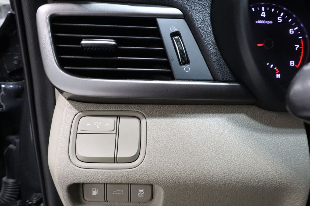 Photo 18 of this KIA OPTIMA