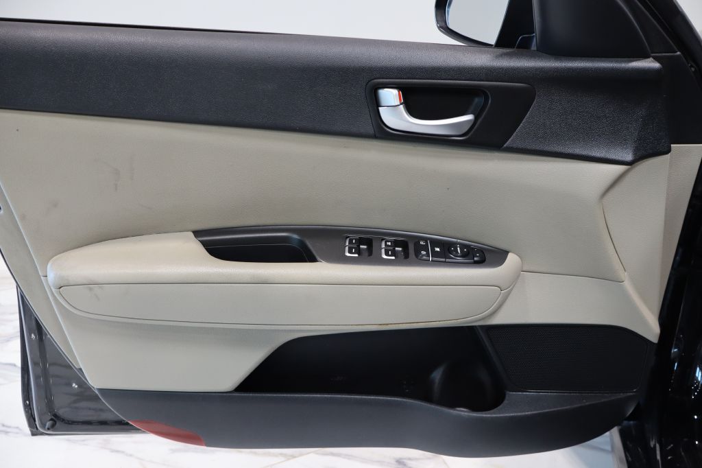 Photo 11 of this KIA OPTIMA