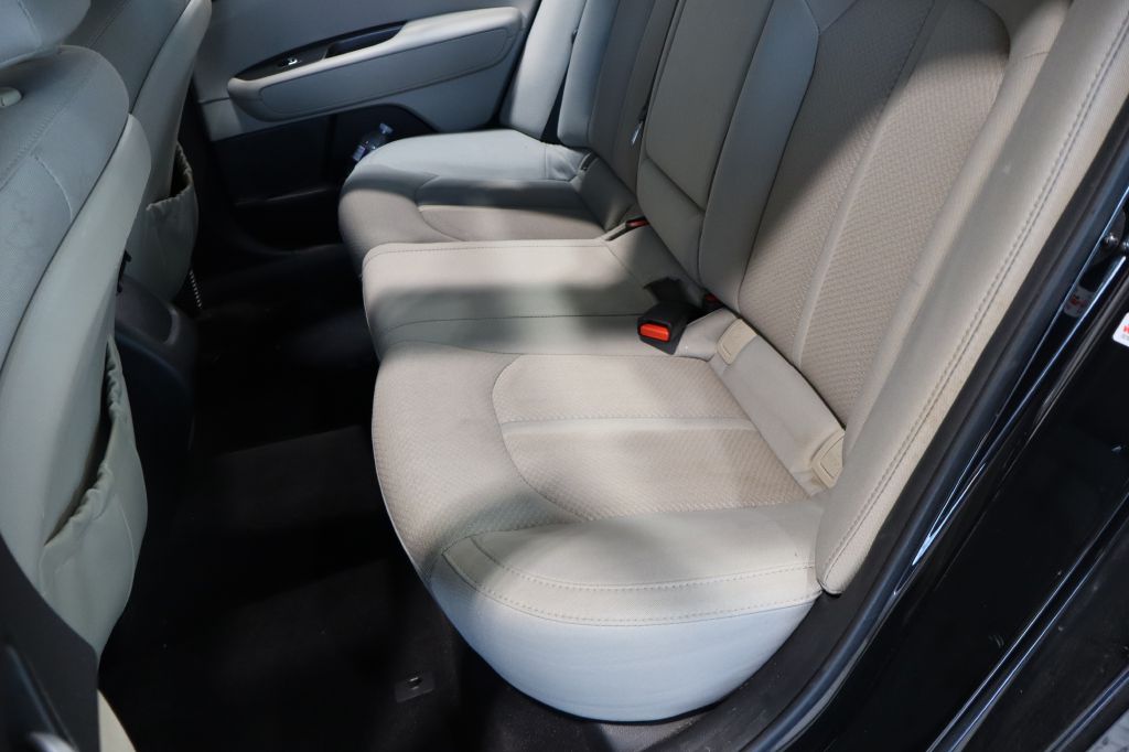 Photo 25 of this KIA OPTIMA