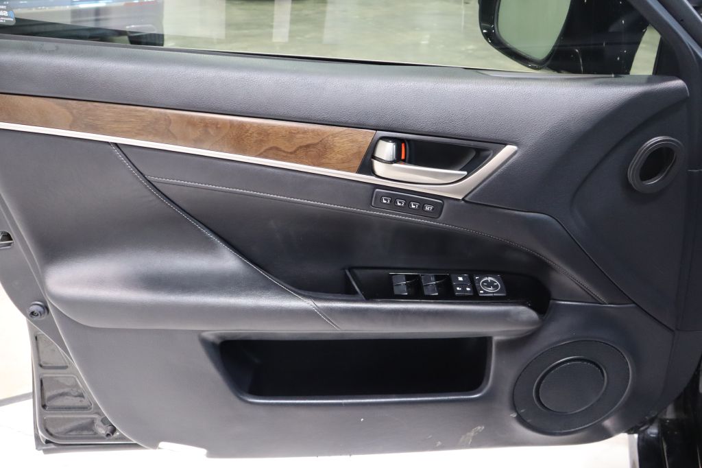 Photo 11 of this LEXUS GS