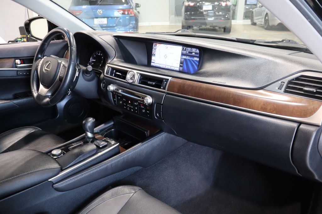 Photo 25 of this LEXUS GS