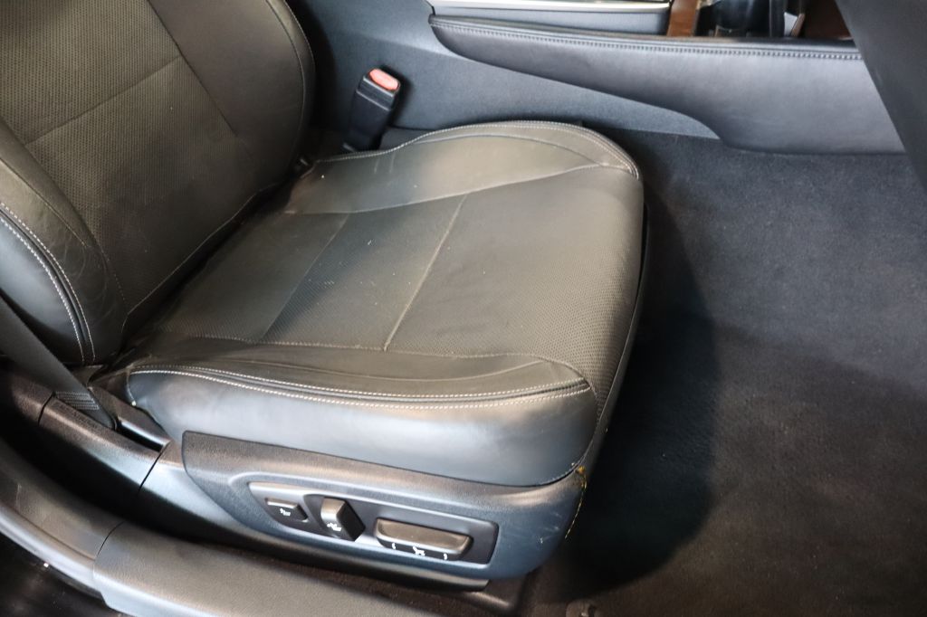 Photo 26 of this LEXUS GS