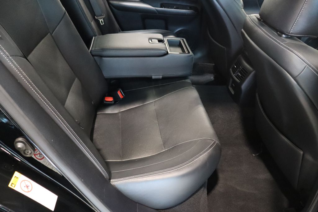 Photo 28 of this LEXUS GS