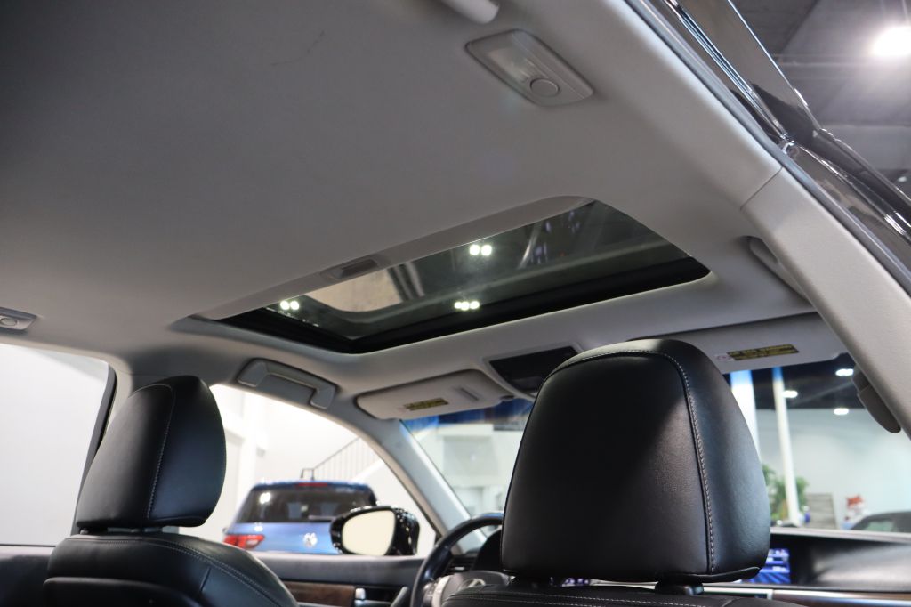 Photo 30 of this LEXUS GS