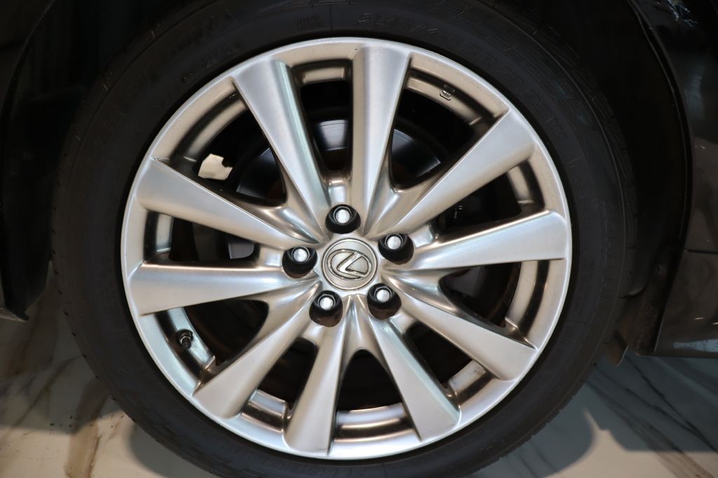 Photo 31 of this LEXUS GS