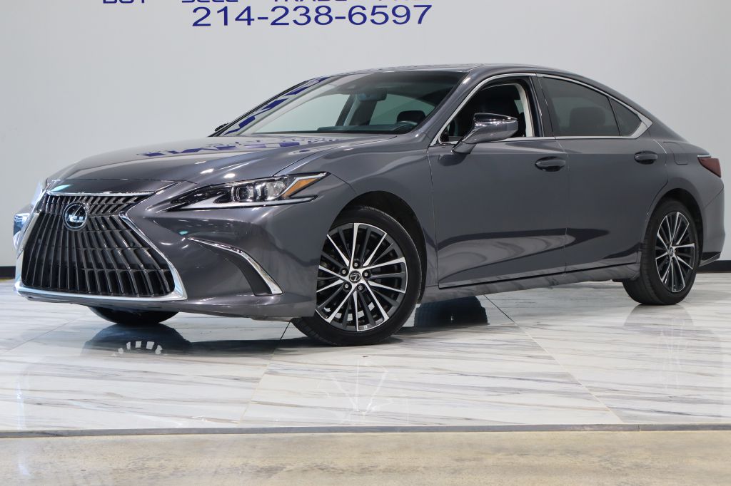 Photo 2 of this LEXUS ES