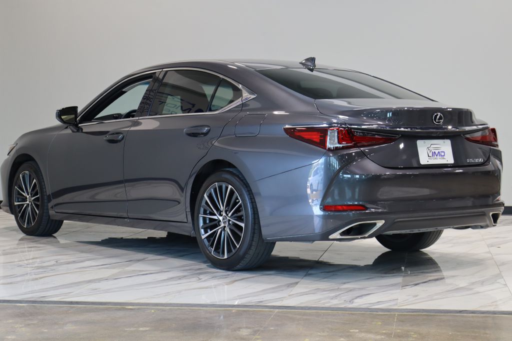 Photo 8 of this LEXUS ES