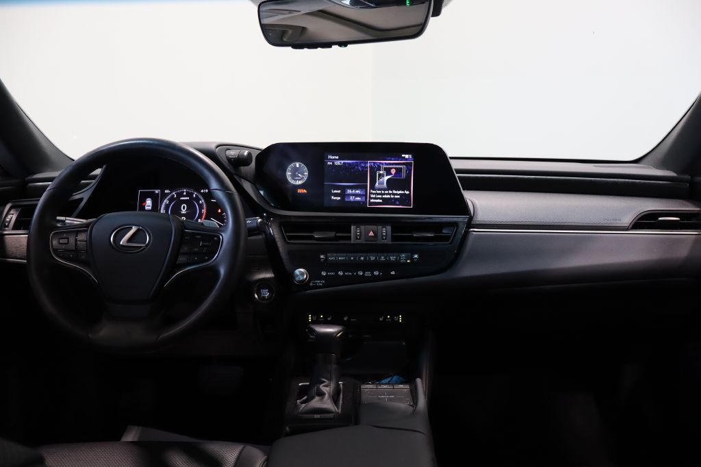 Photo 13 of this LEXUS ES