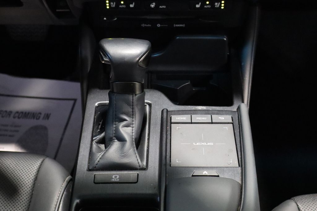 Photo 15 of this LEXUS ES