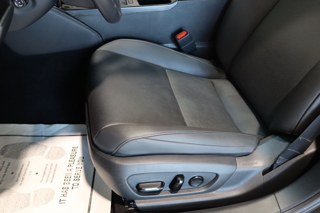 Photo 22 of this LEXUS ES