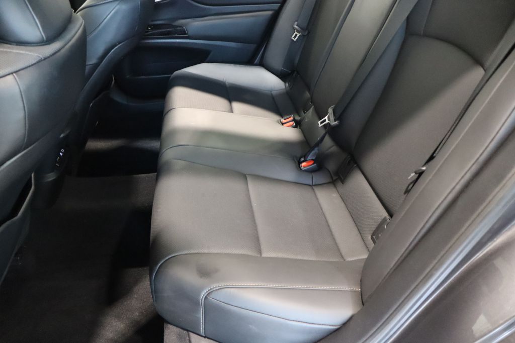 Photo 25 of this LEXUS ES