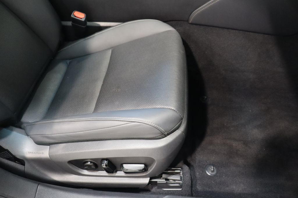 Photo 29 of this LEXUS ES