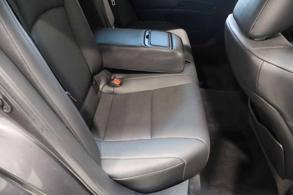 Photo 31 of this LEXUS ES