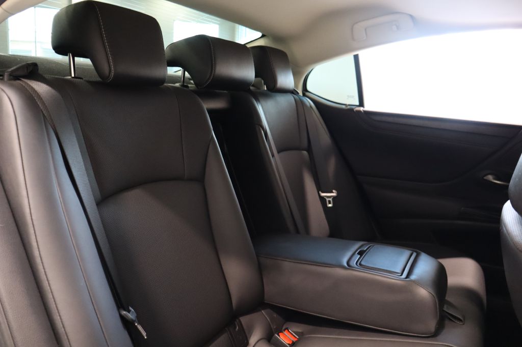 Photo 32 of this LEXUS ES
