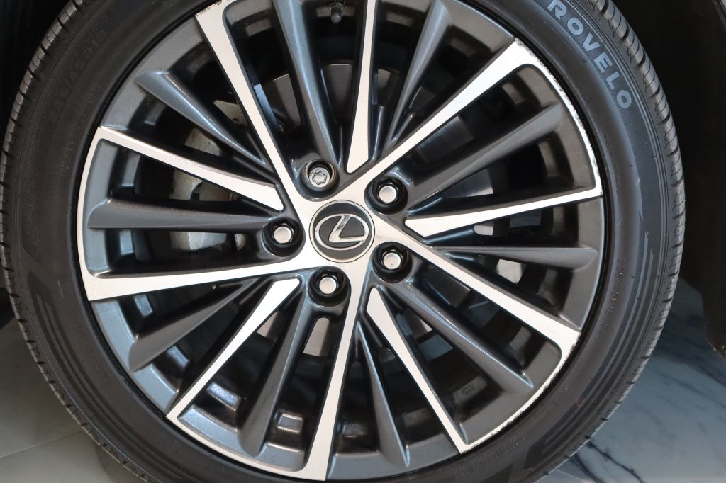 Photo 34 of this LEXUS ES