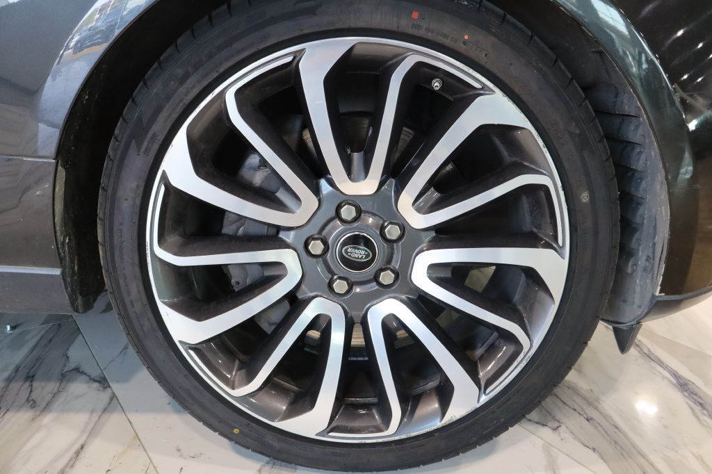 Photo 12 of this LAND ROVER RANGE ROVER