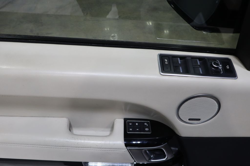 Photo 16 of this LAND ROVER RANGE ROVER