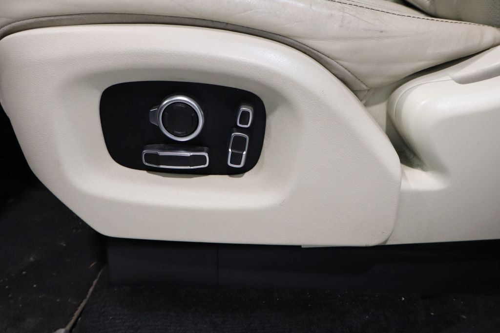 Photo 18 of this LAND ROVER RANGE ROVER