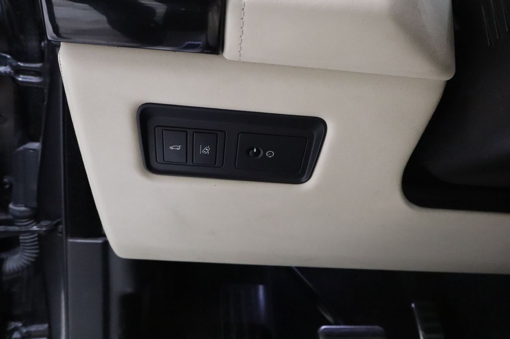 Photo 19 of this LAND ROVER RANGE ROVER