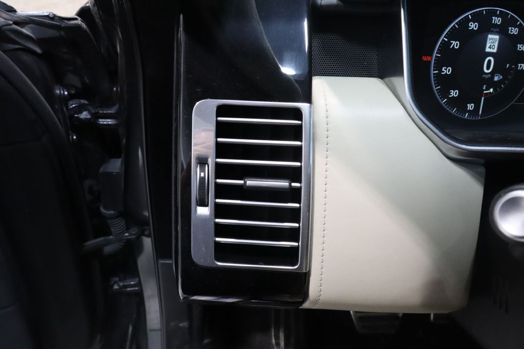 Photo 20 of this LAND ROVER RANGE ROVER